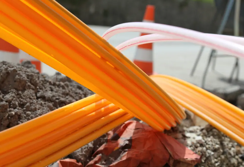 fibre-cables-laid-in-ground