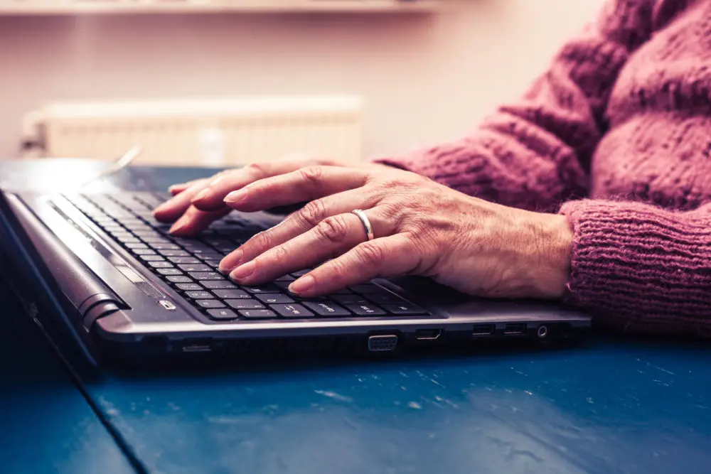 old-lady-computer